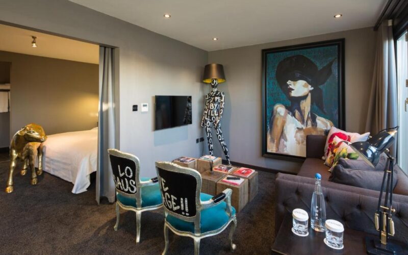The Exhibitionist Hotel (3)