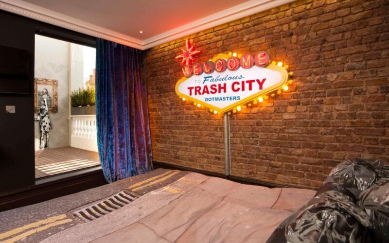 The Exhibitionist Hotel (4)