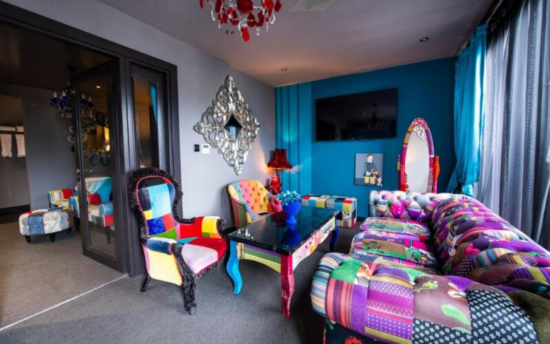The Exhibitionist Hotel (9)