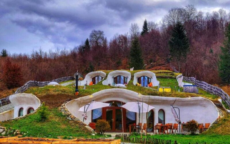 Top Villas in Romania: Chalet stays in Nature 45 dealul verde (1)