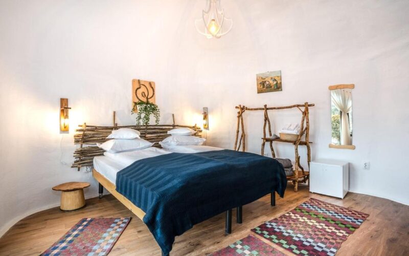 Top Villas in Romania: Chalet stays in Nature 49 dealul verde (5)