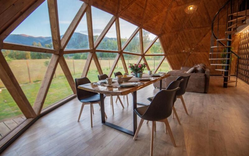 Top Villas in Romania: Chalet stays in Nature 15 dome (1)