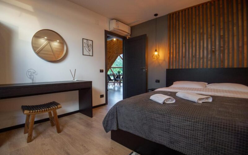 Top Villas in Romania: Chalet stays in Nature 17 dome (3)