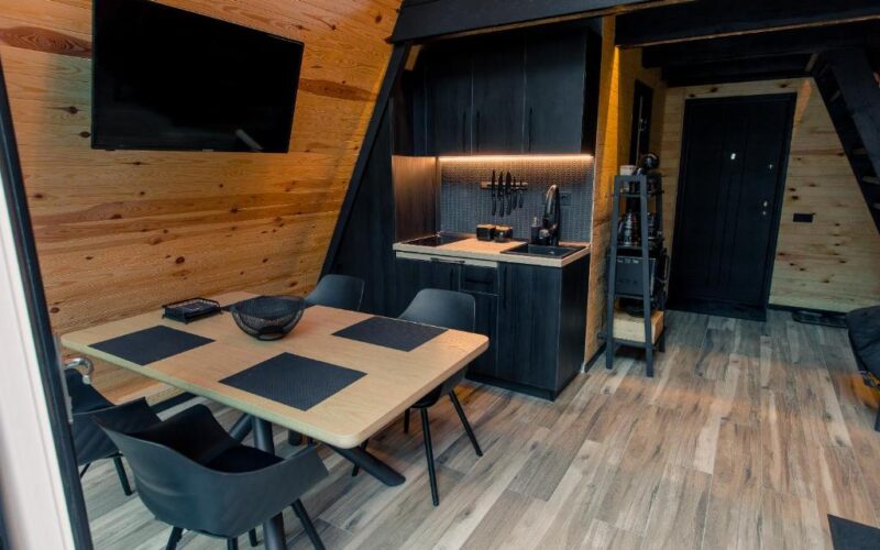 Top Villas in Romania: Chalet stays in Nature 25 palo (1)
